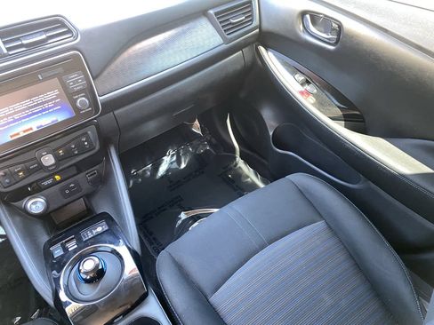 Used 2019 Nissan Leaf SV w/ SV Technology Package FWD image 17