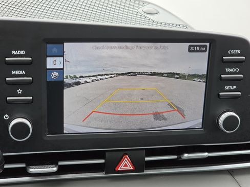 Used 2024 Hyundai Elantra SE FWD image 17