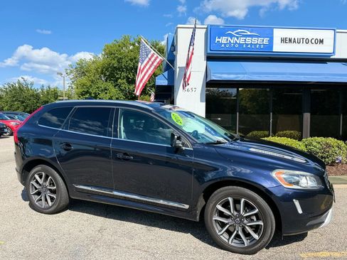 Used 2017 Volvo XC60 T6 Dynamic w/ Preferred Option Package AWD/4WD image 16