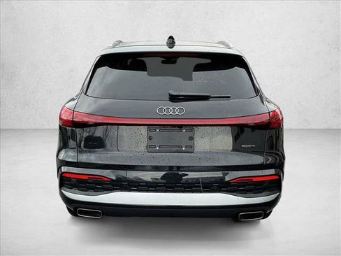 Used 2025 Audi Q5 Premium w/ Convenience Package image 6