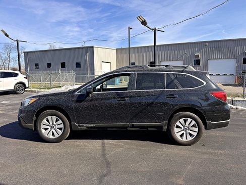 Used 2017 Subaru Outback 2.5i Premium image 6