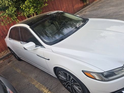 Used 2018 Lincoln Continental Reserve AWD/4WD image 18