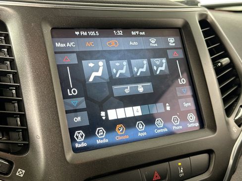 Used 2022 Jeep Cherokee Trailhawk AWD/4WD image 15