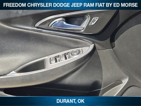 Used 2019 Chevrolet Malibu LT FWD image 17