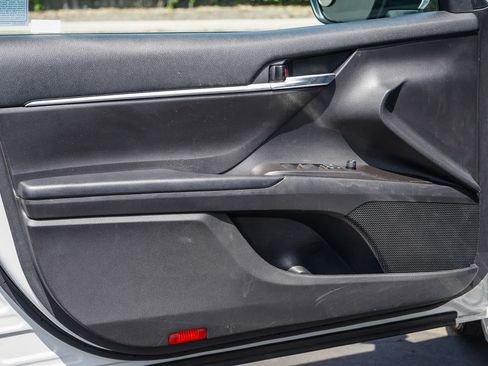 Used 2022 Toyota Camry SE w/ Carpet Mat Package (TMS) FWD image 18