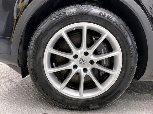 Used 2024 Porsche Cayenne image 8