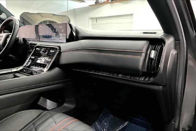 Used 2025 Nissan Armada PRO-4X AWD/4WD image 19