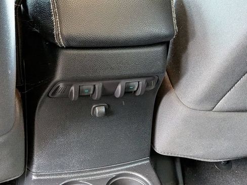 Used 2015 Jeep Wrangler Unlimited Rubicon w/ Dual Top Group AWD/4WD image 29