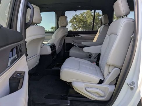 Used 2026 Jeep Grand Wagoneer L Limited AWD/4WD image 14
