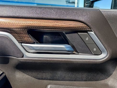 Used 2025 Chevrolet Silverado 2500 LT w/ Convenience Package image 44