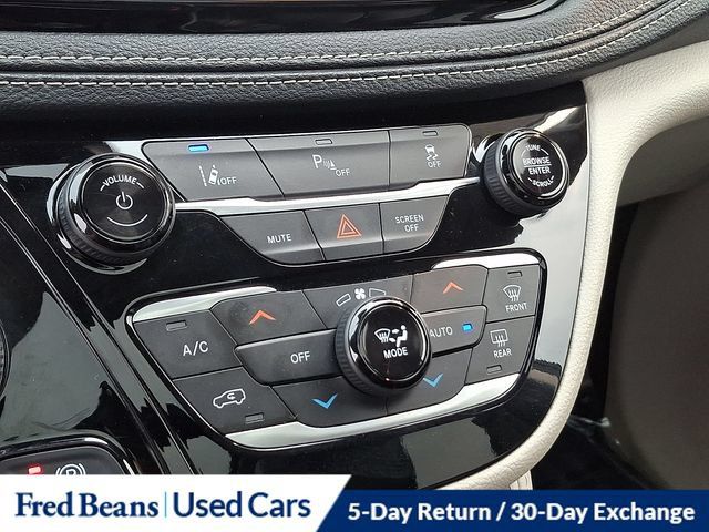 Used 2023 Chrysler Pacifica Limited FWD image 23