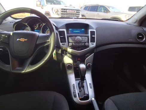 Used 2014 Chevrolet Cruze LT image 16