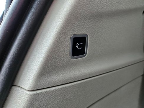 Used 2020 Chrysler Pacifica Touring-L Plus image 10