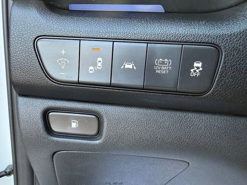 Certified 2022 Kia Niro Touring Special Edition FWD image 15