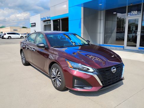 Used 2025 Nissan Altima 2.5 SV FWD image 3