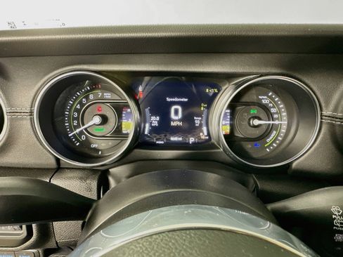 Used 2022 Jeep Wrangler Unlimited Sahara w/ Cold Weather Group AWD/4WD image 14