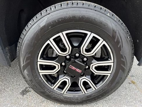 Used 2021 GMC Sierra 2500 AT4 w/ AT4 Premium Plus Package AWD/4WD image 10