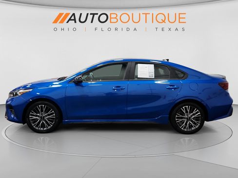 Used 2023 Kia Forte GT-Line w/ GT-Line Premium Package FWD image 2