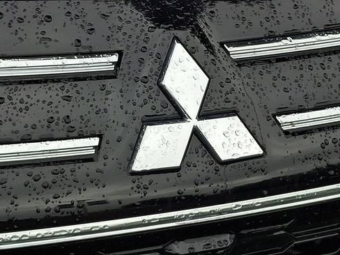 Used 2025 Mitsubishi Outlander SE FWD image 6