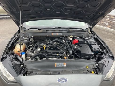 Used 2019 Ford Fusion SE FWD image 28