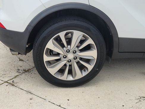 Used 2020 Buick Encore Preferred FWD image 5