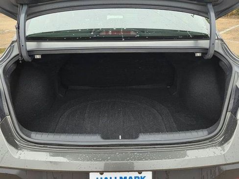 Used 2024 Hyundai Elantra SEL FWD image 9