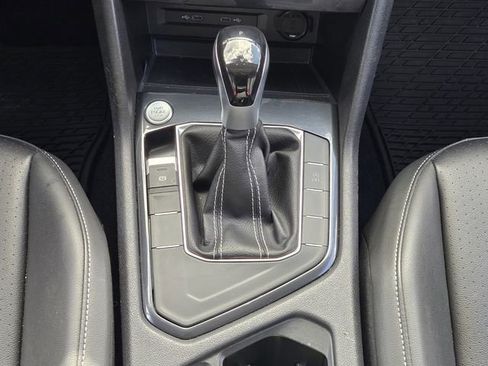 Certified 2024 Volkswagen Tiguan SE w/ Panoramic Sunroof Package FWD image 19