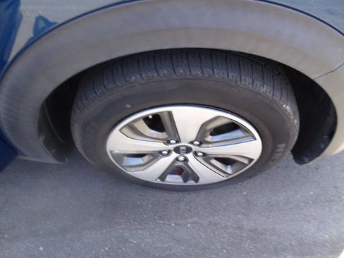 Used 2017 Kia Niro LX image 12