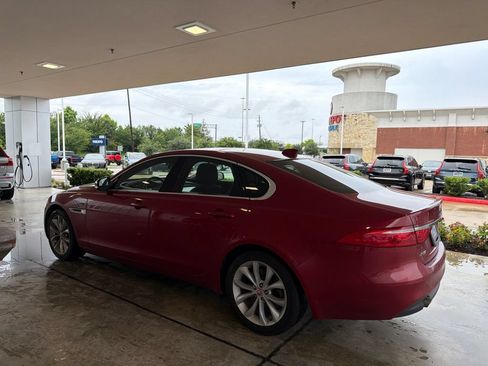 Used 2018 Jaguar XF Premium AWD/4WD image 3