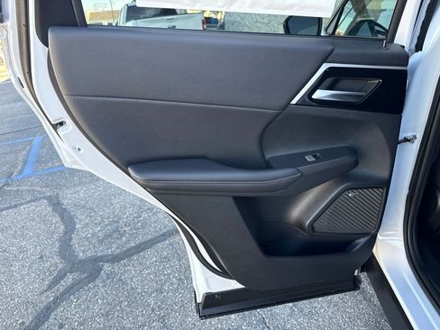 New 2026 Mitsubishi Outlander AWD image 24
