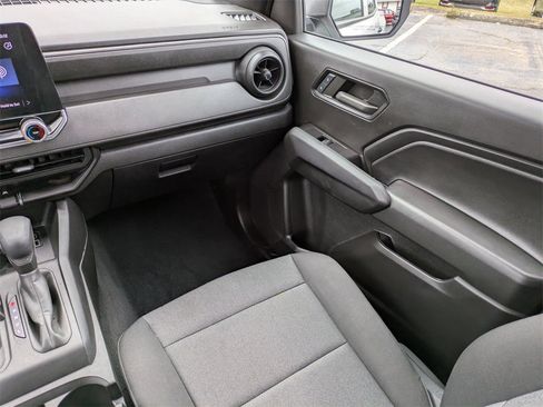 Used 2024 Chevrolet Colorado W/T image 17