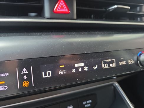 Certified 2026 Kia Carnival FWD image 16