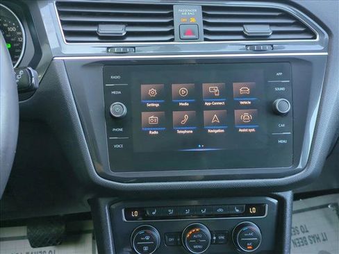 Used 2021 Volkswagen Tiguan SE AWD/4WD image 15