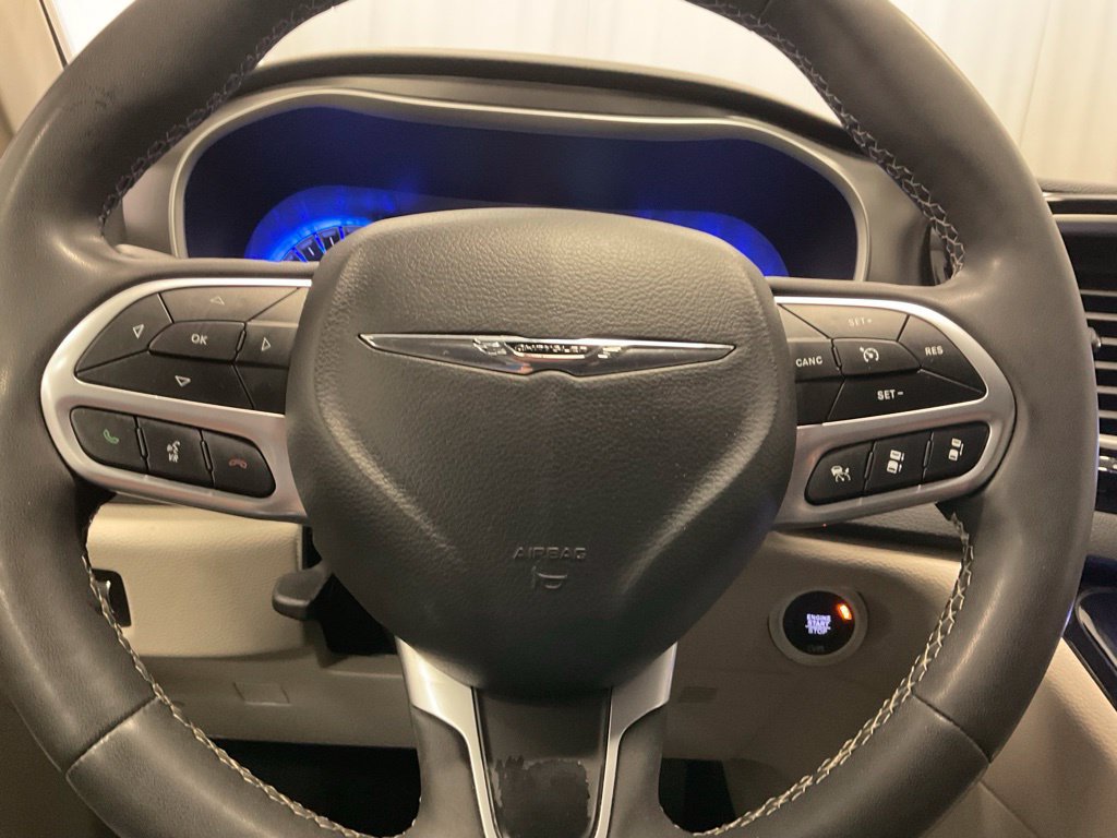 Used 2024 Chrysler Pacifica Touring-L FWD image 18