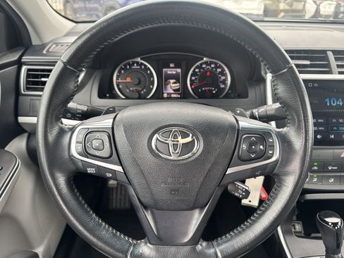 Used 2015 Toyota Camry SE FWD image 11