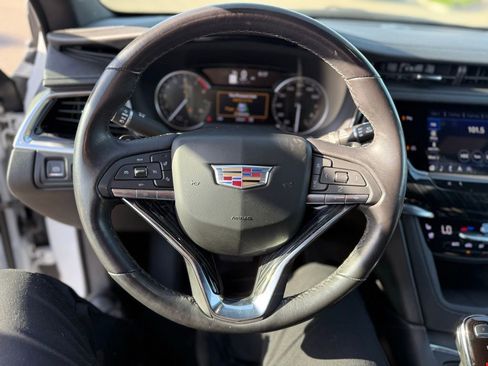 Used 2023 Cadillac XT6 Premium Luxury image 6