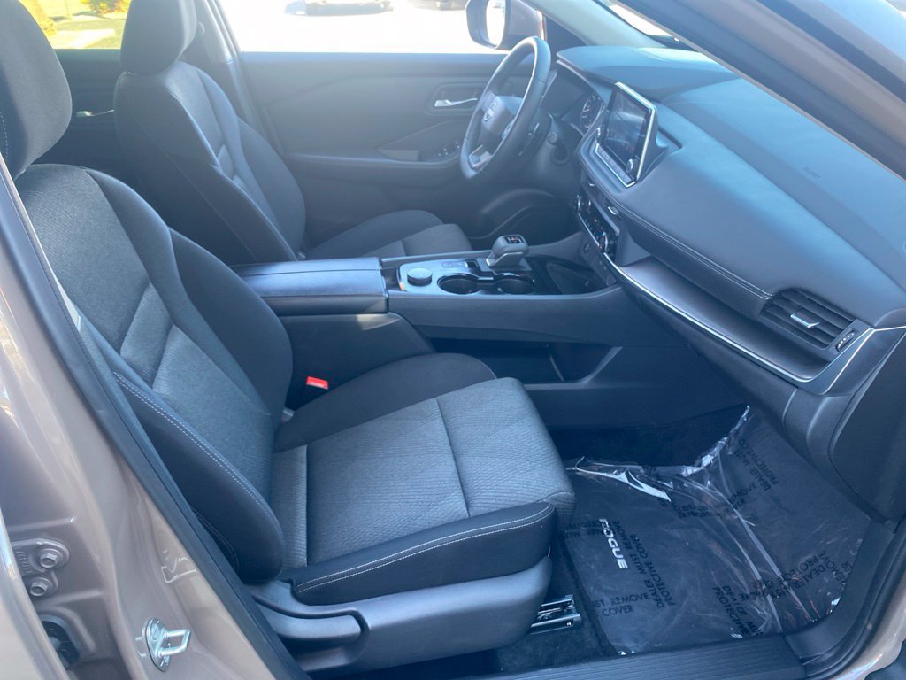 Certified 2025 Nissan Rogue SV AWD/4WD image 22