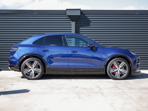 Used 2025 Porsche Macan Turbo Electric image 8