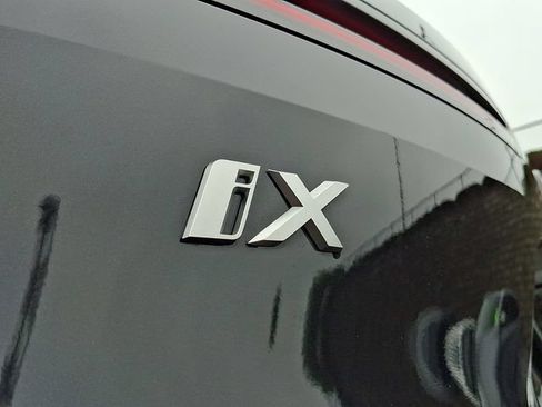 Used 2026 BMW iX xDrive60 w/ Premium Package AWD/4WD image 32