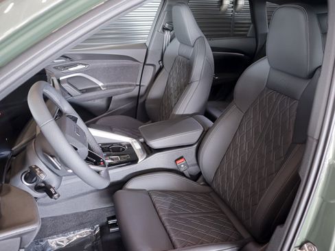 New 2025 Audi SQ5 Prestige image 8