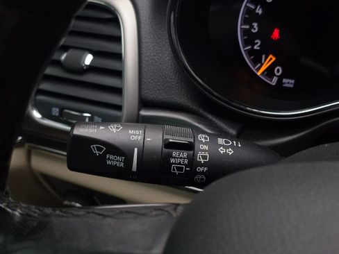 Used 2020 Jeep Grand Cherokee Limited w/ Luxury Group II image 31