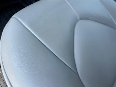 Used 2022 Toyota Highlander XLE FWD image 18