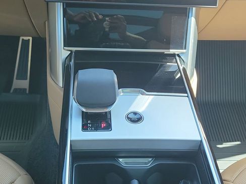 New 2026 Land Rover Range Rover Long Wheelbase SE AWD/4WD image 20