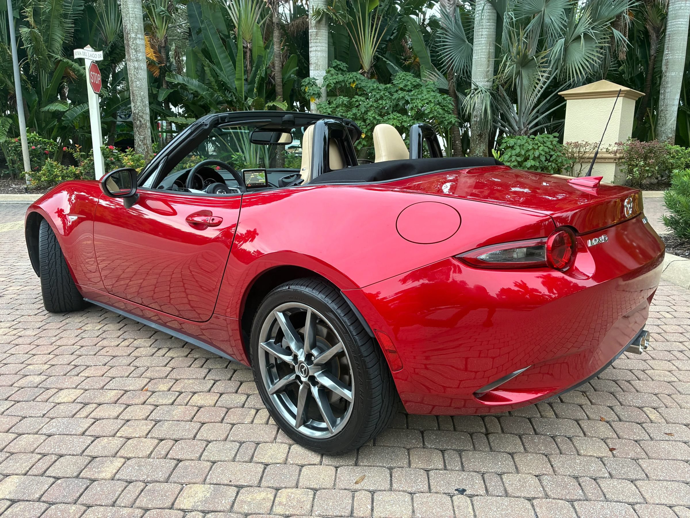 Used 2016 MAZDA MX-5 Miata Grand Touring RWD image 2