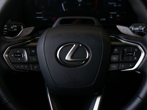Used 2025 Lexus GX 550 w/ Accessory Package (Z1) AWD/4WD image 32