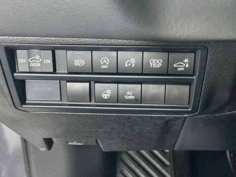 Used 2025 Toyota Tundra Platinum AWD/4WD image 10