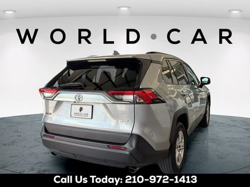 Used 2021 Toyota RAV4 XLE FWD image 6