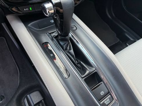 Used 2021 Honda HR-V LX image 27