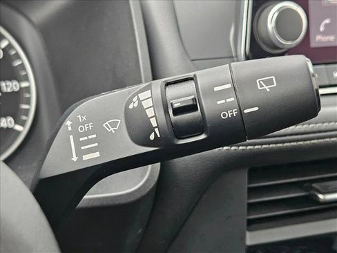 Used 2025 Nissan Rogue SV AWD/4WD image 16