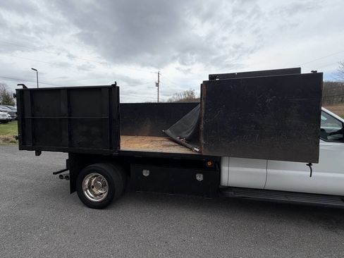 Used 2015 Ford F550 2WD SuperCab Super Duty w/ Power Equipment Group image 9